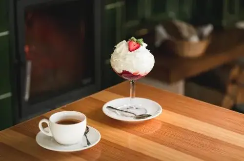 Gdzie zjeść w Adrspach? Odkryj najlepsze restauracje i knajpy